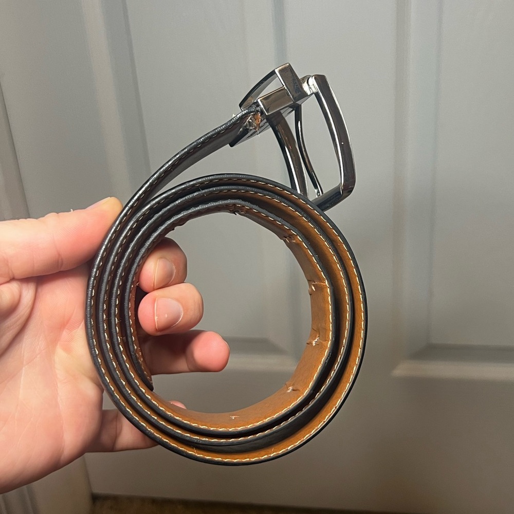 Steve Madden Reversible Black & Brown Leather Belt with Silver Buckle - Picture 3 of 8